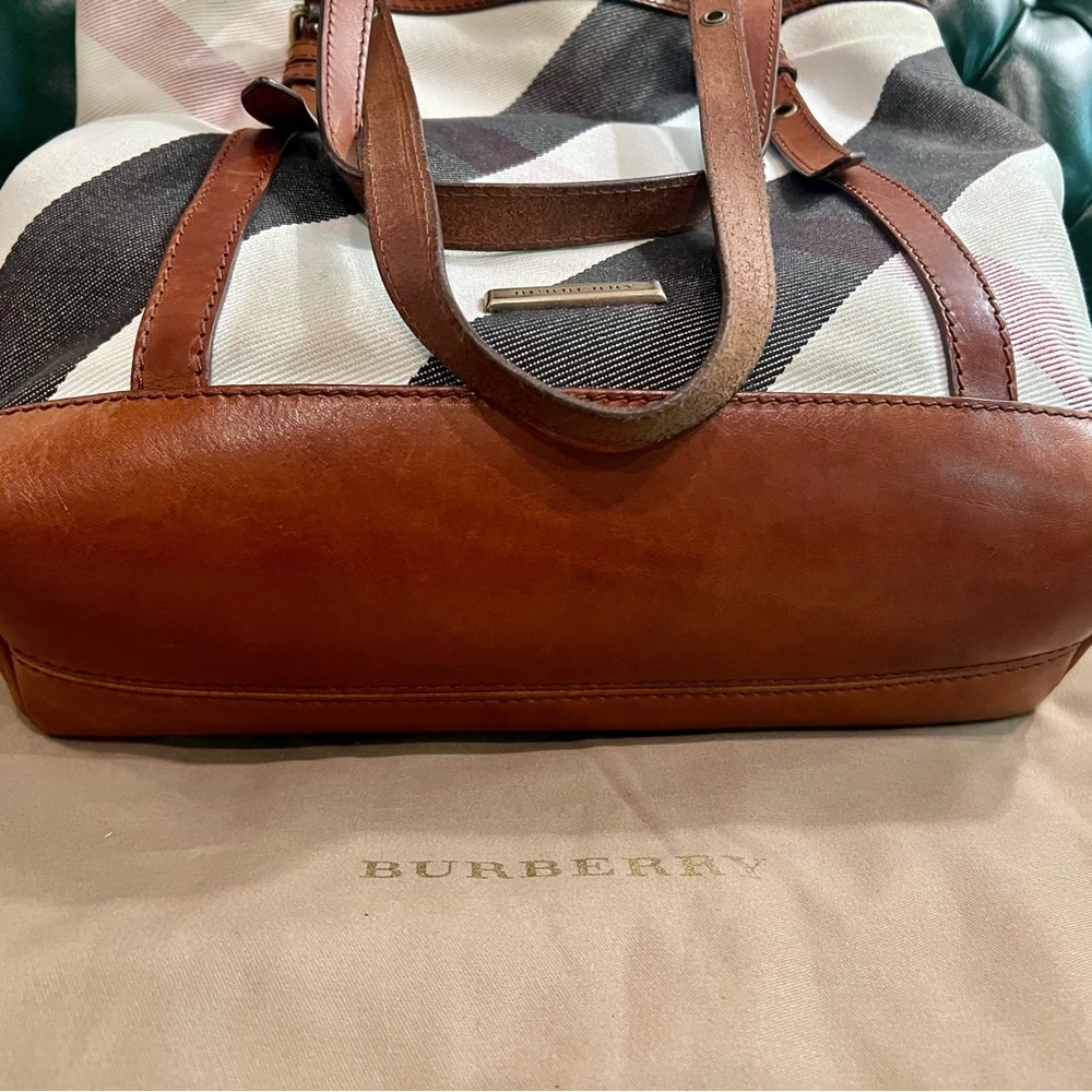 Burberry Tote Bag with dust bag in good condition. - Picture 4 of 7